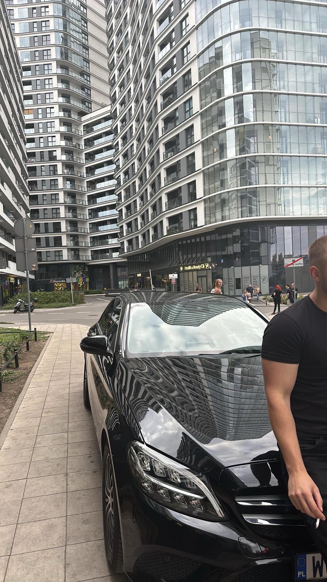 Przy Mercedesie w centrum Warszawy